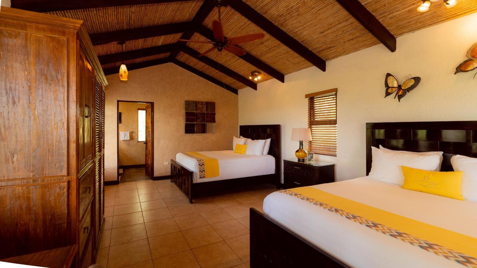 Buena Vista Chic Hotel Pilas Room photo